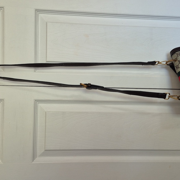 Fun Vintage Bee Bag with Iconic Stripe - Picture 3 of 4